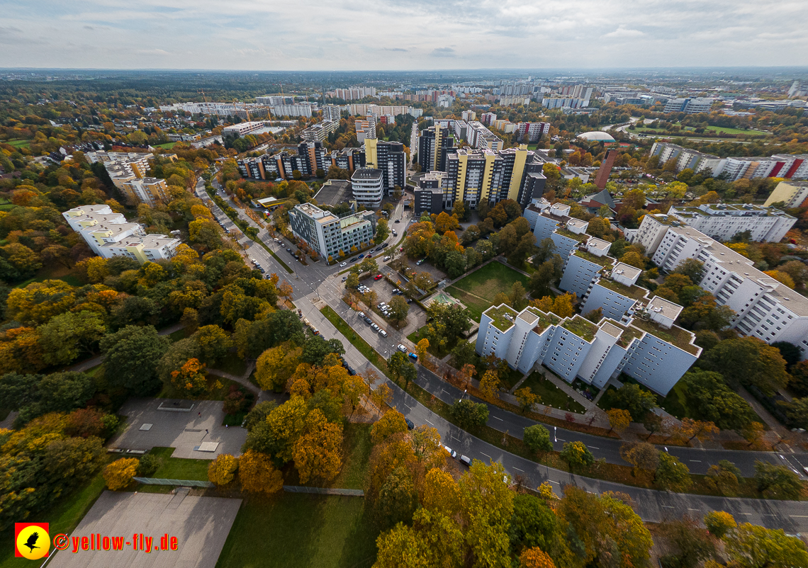 13.10.2022 - Marx-Zenrtum am Karl-Marx-Ring in Neuperlach